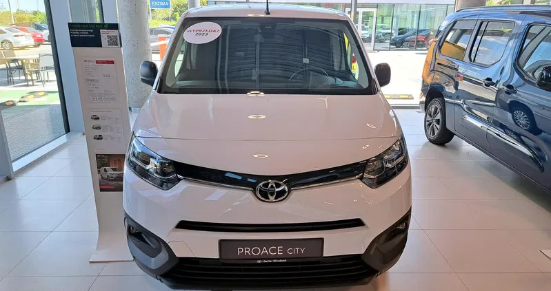 pomorskie Toyota Proace City cena 121401 przebieg: 4, rok produkcji 2023 z Knurów